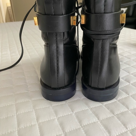 Stuart Weitzman - Picture 5 of 7